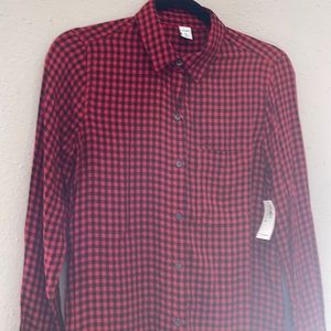 NWT Woman’s Old Navy size XS red and black tiny checked long sleeve shirt